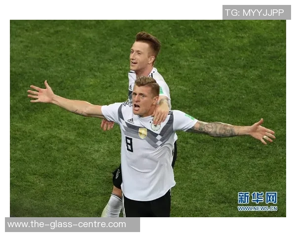 足球传奇星光闪耀 聚焦全球顶级球员的成长与辉煌之路